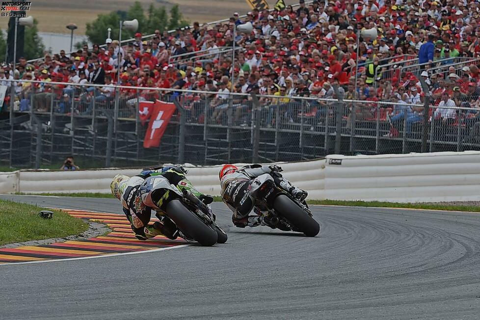 Im Moto2-Rennen führt Marc-VDS-Pilot Mika Kallio lange Zeit das Feld an. In der letzten Runde kann sich aber Suter-Pilot Dominique Aegerter vorbeibremsen und erstmals einen Grand Prix gewinnen.