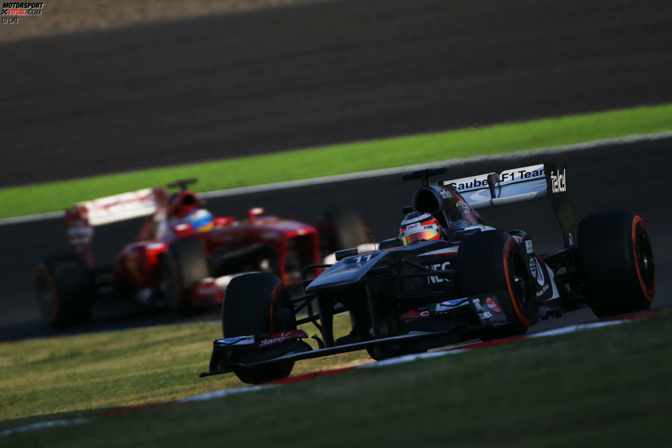Auch Nico Hülkenberg (Sauber) kann die 130R zu seinem Vorteil nutzen und dort unter anderem an Daniel Ricciardo (Toro Rosso) vorbei ziehen. In einem erneut starken Rennen hält er sich auch wieder lange auf dem vierten Rang, bevor er sich in der Schlussphase des Grand Prix doch noch Fernando Alonso (Ferrari) und Kimi Räikkönen (Lotus) geschlagen geben muss.