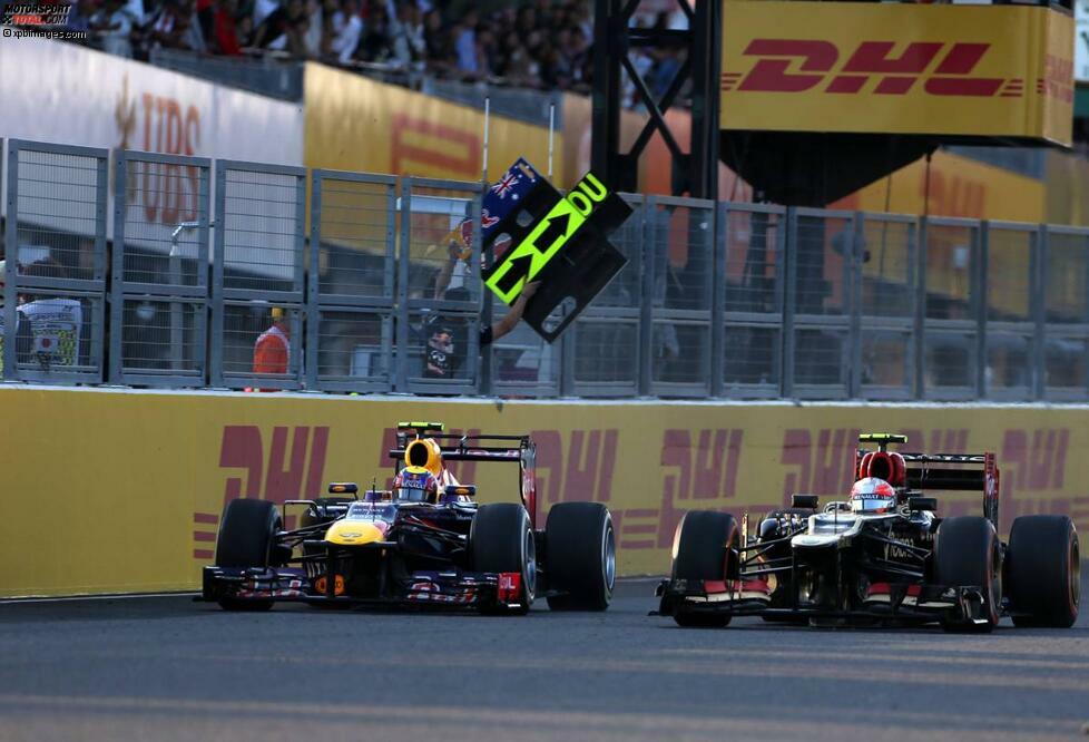Der Dreikampf an der Spitze wird zum Strategiepoker. Grosjean und Vettel halten dabei an zwei Stopps fest, während Webber dreimal zum Reifenwechsel rein kommt, was ihm Ende zum Verhängnis wird. Zwar kann er auf frischeren Reifen in der vorletzten Runde noch an Grosjean vorbei kommen; da ist Vettel aber schon längst auf Siegkurs.
