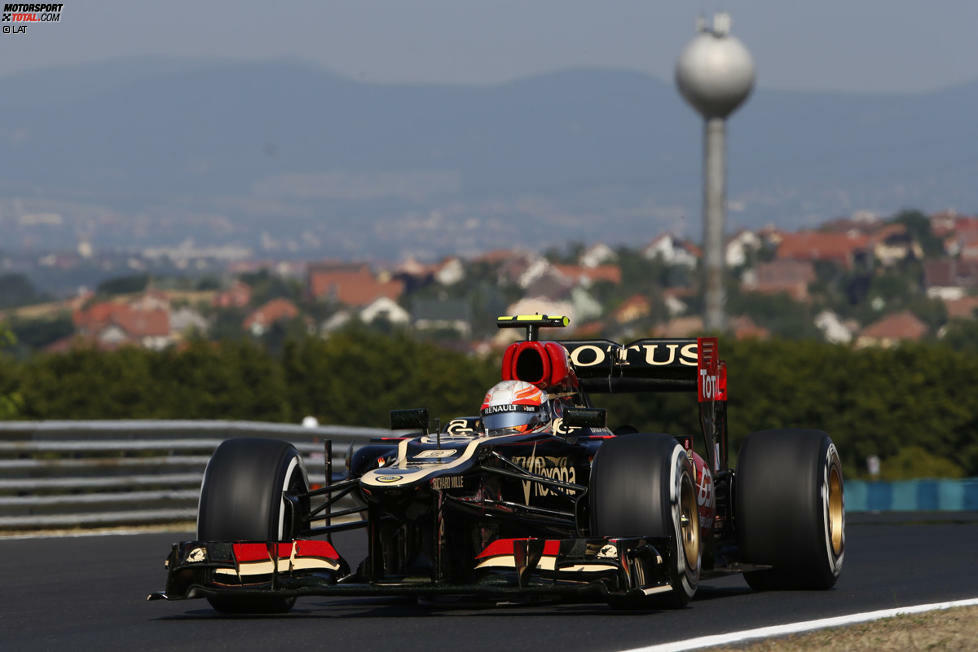 Doch damit nicht genug. Nach dem zweiten Reifenwechsel ist Felipe Massa Grosjeans nächster Konkurrent auf der Strecke. Mit einem sehenswerten Überholmanöver geht der Franzose außen in der schnellen Kurve vier am Ferrari des Brasilianers vorbei. Dabei verlässt er aber mit allen vier Rädern die Rennstrecke, weshalb die Durchfahrtstrafe auf dem Fuß folgt. So bliebt Grosjeans kämpferische Leistung an diesem Sonntag unbelohnt.
