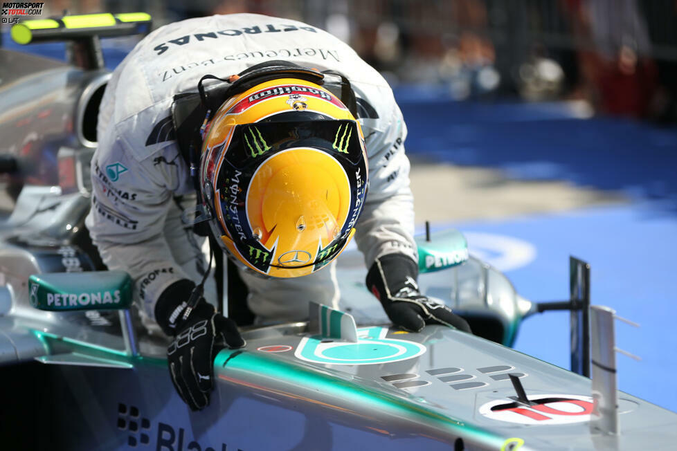 Nach langen 70 Runden überquert Hamilton die Ziellinie als Sieger. Seinen 22. Karriere-Erfolg, den ersten in Diensten von Mercedes, bezeichnet Hamilton im Anschluss als einem 