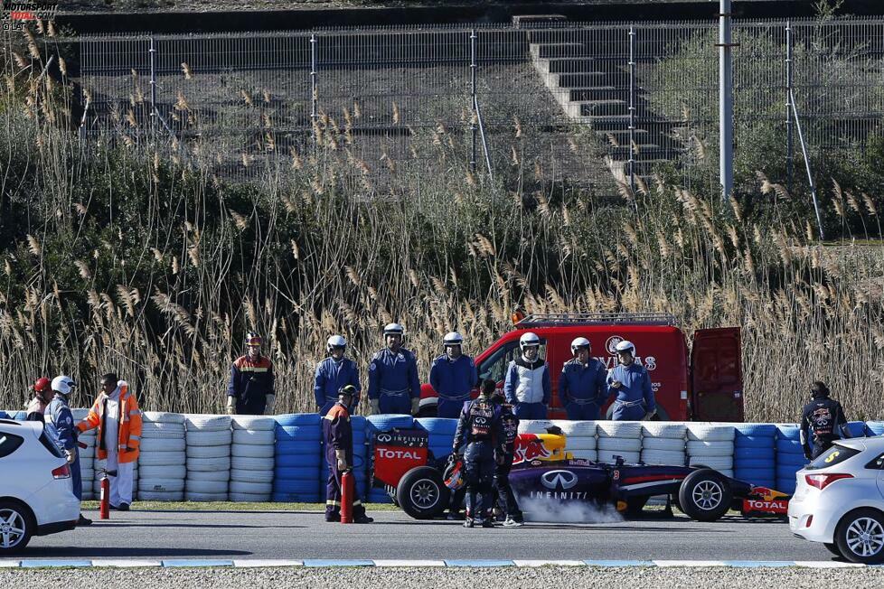 Daniel Ricciardo (Red Bull-Renault RB10) / 10 Runden / 1:45.374 Minuten (Freitag)
Am Donnerstag dreimal aus der Box und dreimal in Problemen, am Freitag gerade mal sieben Runden in Jerez - die Bilanz von Red-Bull-Neuzugang Ricciardo ist brutal enttäuschend. 