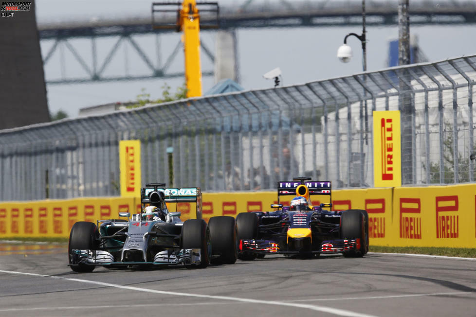 Kurz nach dem Restart geht Hamilton dank Mercedes-Power und DRS relativ mühelos an Vettel vorbei und macht sich auf die Jagd nach Rosberg. Der hat zu diesem Zeitpunkt immerhin schon zwei Sekunden Vorsprung. Aber kaum hat er freie Fahrt, dreht Hamilton gleich mal eine schnellste Runde.