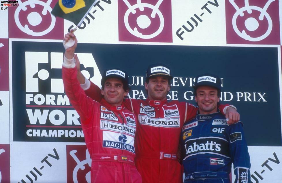 ... Japan in Suzuka steht Berger ganz oben auf dem Siegerpodest. Der erste McLaren-Sieg des Österreichers ist ein Geschenk von Teamkollege Senna, der in der letzten Runde ausgangs der Schikane Gas wegnimmt, weil ihm auch ein zweiter Platz zum WM-Titel reicht.