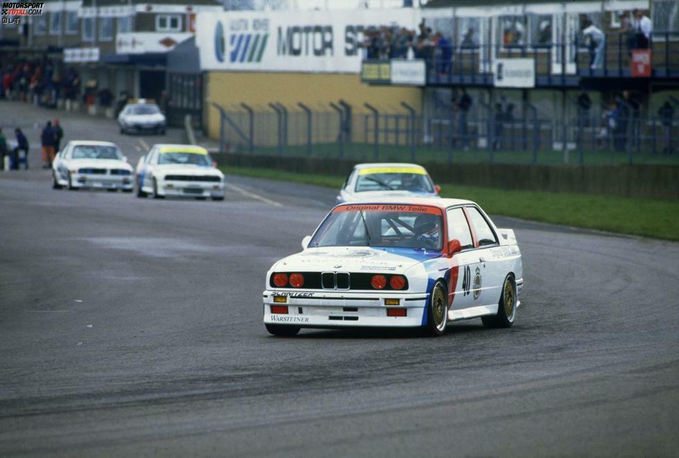 Parallel zu seinem Formel-3-Engagement geht Ratzenberger in den Jahren 1987 und 1988 sporadisch bei Tourenwagen-Rennen an den Start. Beim WM-Lauf in Donington 1987 sitzt er in einem Schnitzer-BMW.