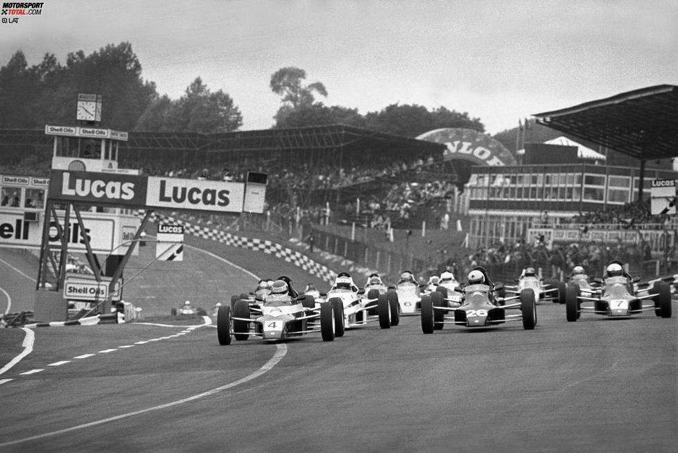 Die Karriere von Roland Ratzenberger (geboren am 4. Juli 1960 in Salzburg) beginnt 1983 in der Formel Ford. Drei Jahre später siegt der Österreicher beim Formel-Ford-Festival in Brands Hatch.