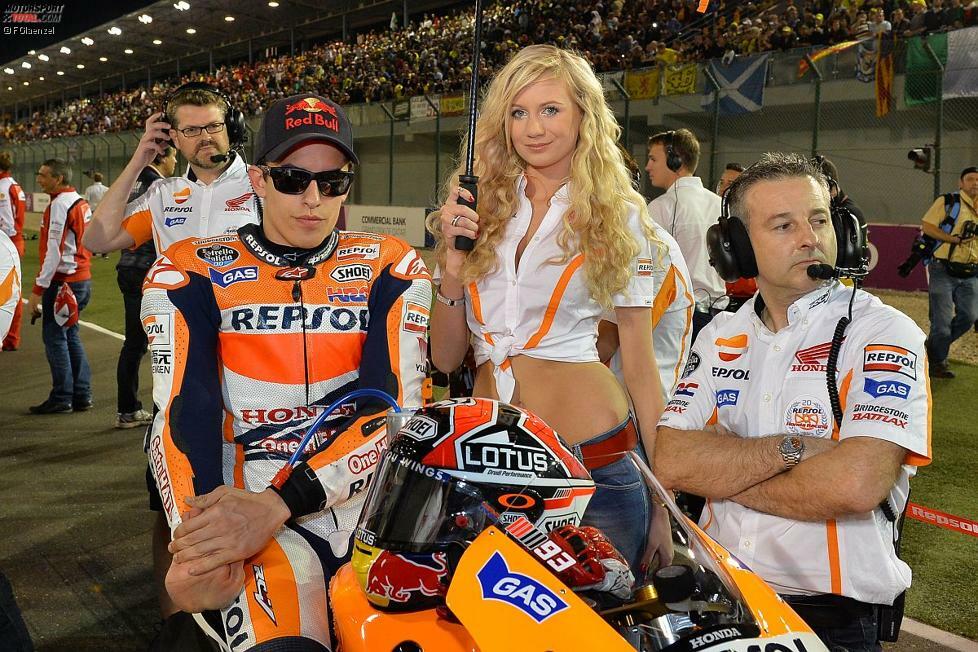 Pole-Setter Marc Marquez lässt sich auch von der hübschen Blondine an seiner Seite - sie ist nicht seine Freundin - nicht aus der Ruhe bringen.