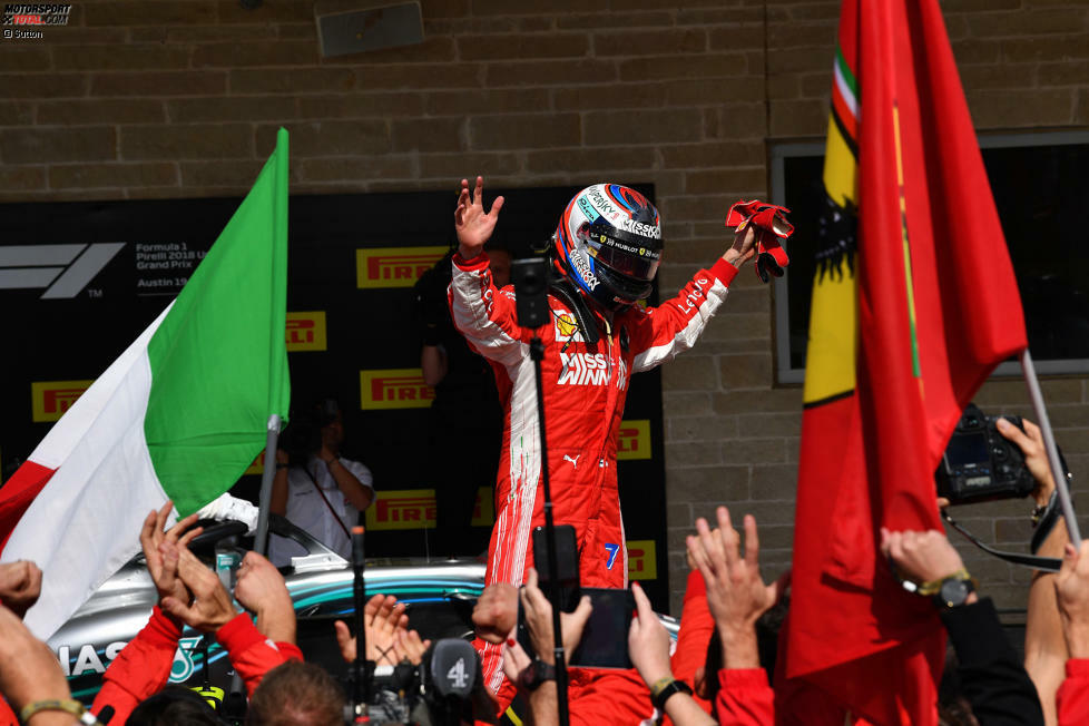 Doch Räikkönen gibt nicht auf. Er hat bis Ende 2018 Vertrag und zeigt in seiner letzten Ferrari-Saison ordentlich auf: Er feiert in den USA seinen bislang letzten Sieg, dazu kommen zwölf Podestplätze und WM-Rang drei. Ein würdiger Abschluss ...