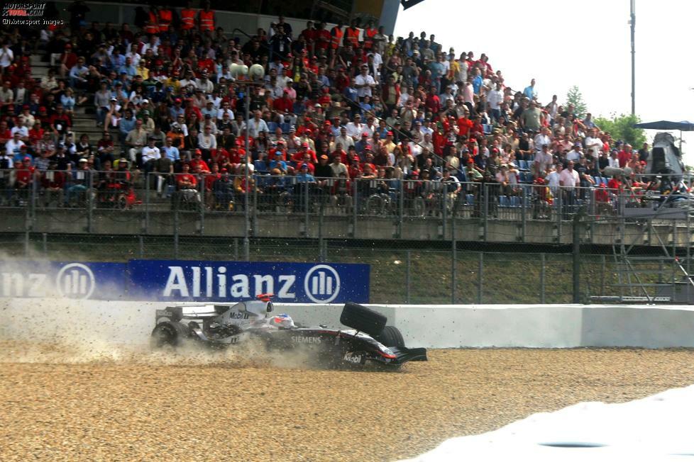 Immerhin ist der McLaren 2005 das schnellste Auto im Feld. Doch den sicheren Sieg auf dem Nürburgring verliert Räikkönen dennoch: In der letzten Runde klopft ein Plattfuß die Radaufhängung weich, die wenige Kilometer vor Schluss kollabiert.