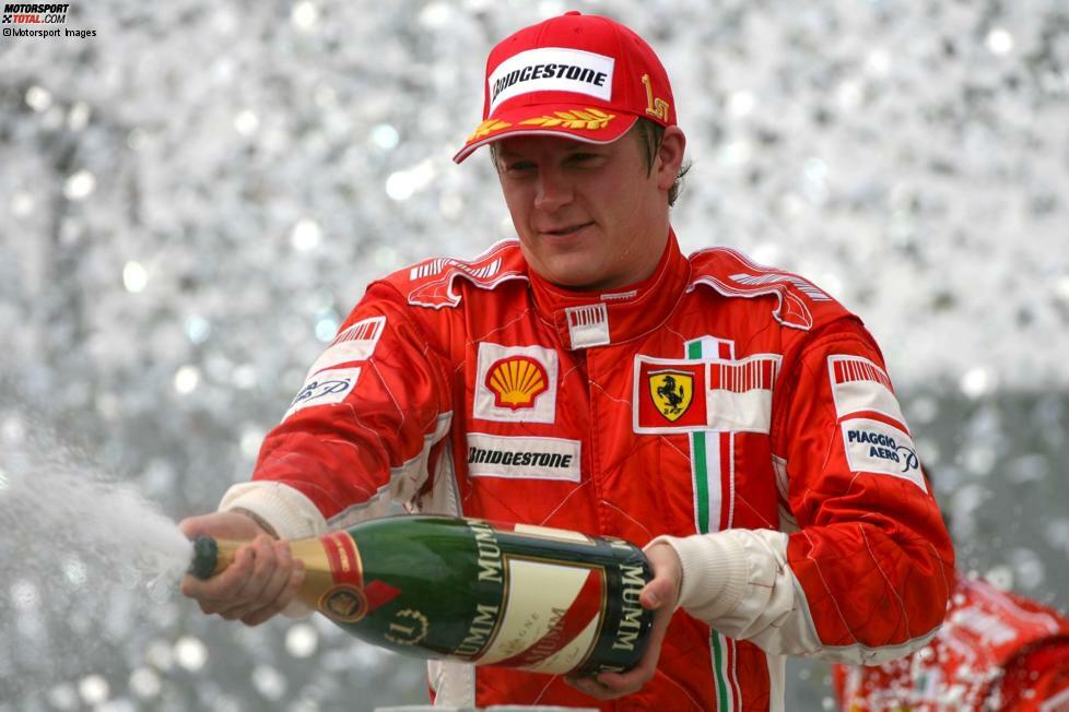 Zwei Rennen vor Saisonende hat Räikkönen noch 17 Punkte Rückstand, aber weil sich das McLaren-Duo Hamilton/Alonso selbst im Weg steht, wird das Wunder wahr: Mit Siegen in China und Brasilien gewinnt der Finne seinen ersten WM-Titel.