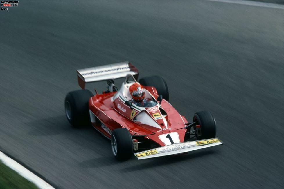 Lauda wurde beim Comeback in Monza Vierter, in Italien aber ein weiteres Mal wie ein Held gefeiert. Die Krone ging 1976 trotzdem an James Hunt - weil es Lauda im Monsunregen von Fuji zu gefährlich war, ein Formel-1-Rennen zu bestreiten.