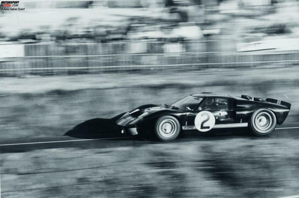 1966: Ford GT40 MkII - Ab 1966 war für einige Jahre lang der Ford GT40 das schnellste Auto in Le Mans - und darüber hinaus eines der schönsten. Bruce McLaren und Chris Amon bildeten am Steuer des siegreichen Autos mit der Startnummer 2 eine rein neuseeländische Fahrerpaarung.