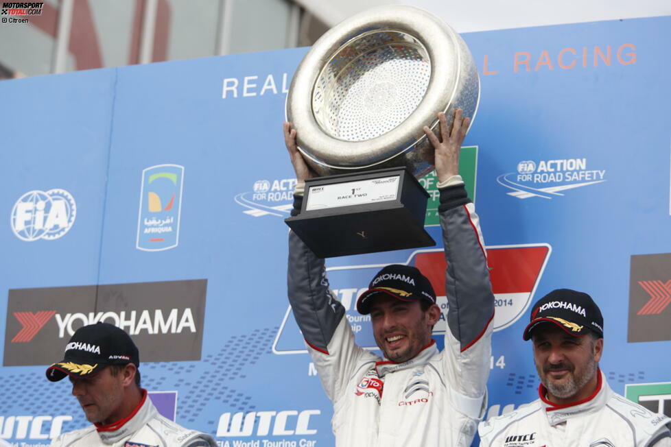 13. April 2014: Wieder schreibt Jose-Maria Lopez Geschichte. Er siegt im ersten WTCC-Saisonlauf und feiert zugleich den ersten Triumph mit einem TC1-Auto nach neuem Reglement. Seine prominenten Teamkollegen Loeb und Muller müssen sich hinten anstellen.