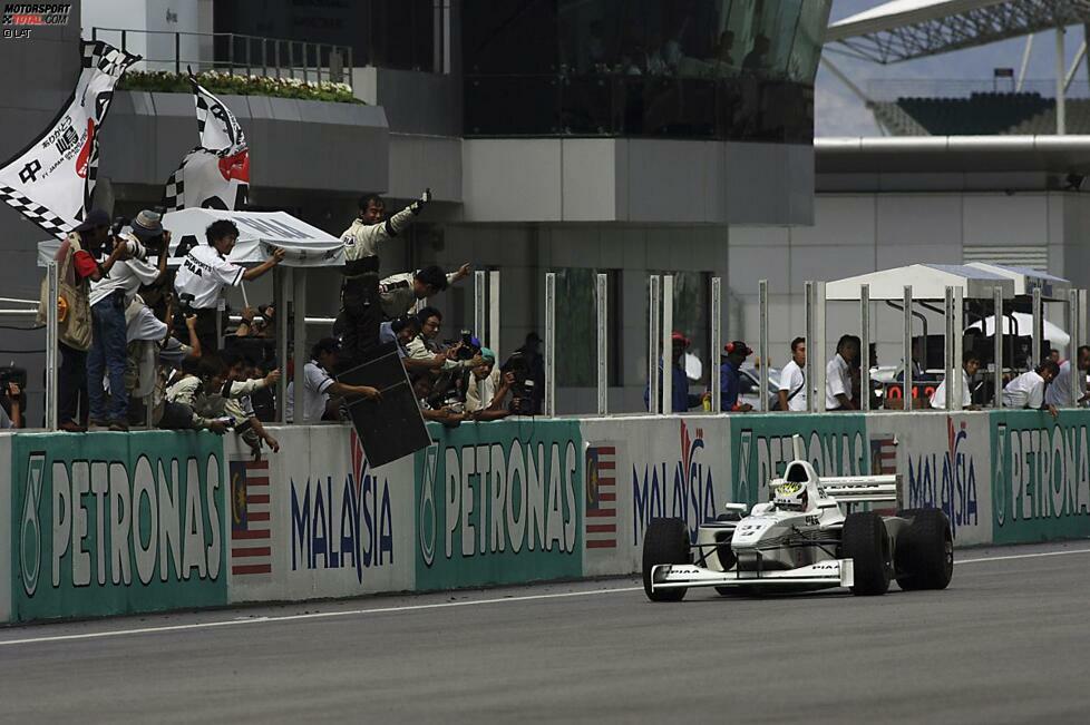 Weil der Traum vom Formel-1-Stammcockpit nicht in Erfüllung geht, wechselt Andre Lotterer nach Japan. Im Team von Nakajima tritt er 2003 erstmals in der Formel Nippon und der japanischen Super-GT-Serie an. In und um Tokio ist der Deutsche, der in Belgien aufgewachsen ist, mittlerweile heimisch geworden. Nicht zuletzt wegen zahlreicher Erfolge im Motorsport.