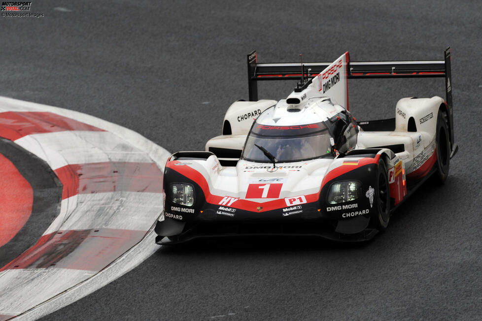 Ende 2016 verabschiedet sich Audi aus der Le-Mans-Szene. Lotterer wechselt innerhalb des VW-Konzerns zu Porsche, das aber ein Jahr später ebenfalls aussteigt. Zusammen mit Neel Jani und Nick Tandy holt der Deutsche in der Saison 2017 noch drei zweite und vier dritte Plätze, aber keinen Sieg mehr. In der Gesamtwertung ergibt das Rang vier.