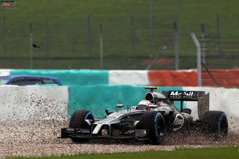 Der stellt im Qualifying-Stallduell gegen Jenson Button auf 2:0, trotz dieses spektakulären Ausritts in der Zielkurve in Q2 - eigentlich hatte der Däne nicht vor, den Weg durch die Boxengasse zu nehmen, in die er sich mit hoher Geschwindigkeit reindrehte.