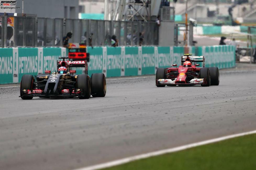 Grosjean fährt das Rennen mit angeschlagenem Diffusor zu Ende, was ihn laut Lotus-Auskunft eineinhalb Sekunden pro Runde kostet. Trotzdem kann er Räikkönen im Finish hinter sich halten. Es reicht aber nicht mehr, um Rookie Kwjat im Toro Rosso noch aus den Punkterängen zu verdrängen. Am Ende fehlen 2,9 Sekunden.