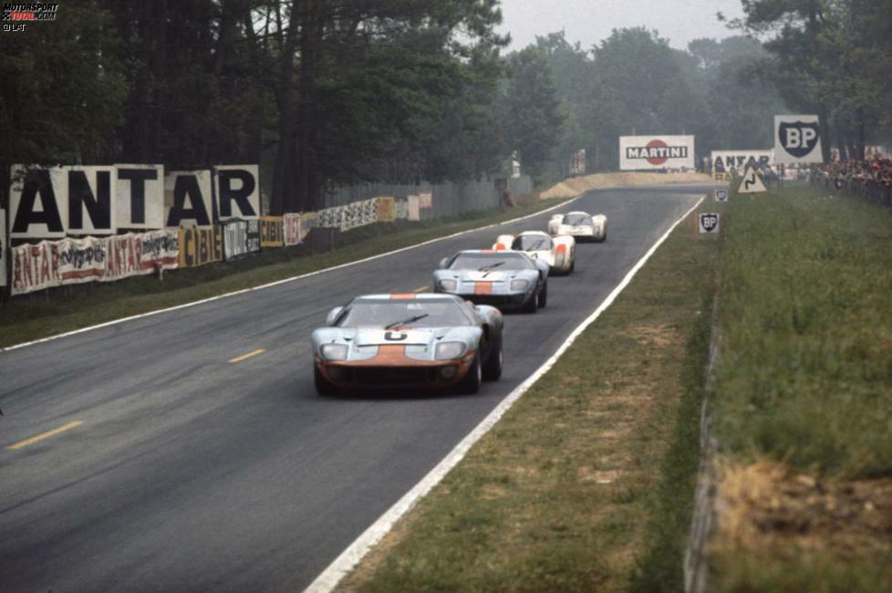 Ford war am Ende der 1960er-Jahre das Maß der Dinge in Le Mans. 1966, 1967, 1968 und 1969 (Foto) feierte die US-Marke jeweils den Gesamtsieg an der Sarthe, bevor Porsche und Matra die Vormachtstellung übernahmen. 1975 gab es unter der Nennung von Gulf-Ford mit Jacky Ickx und Derek Bell einen weiteren Erfolg in Le Mans. Seither ist der große amerikanische Hersteller nur noch als Motorenlieferant an der Sarthe vertreten gewesen.
