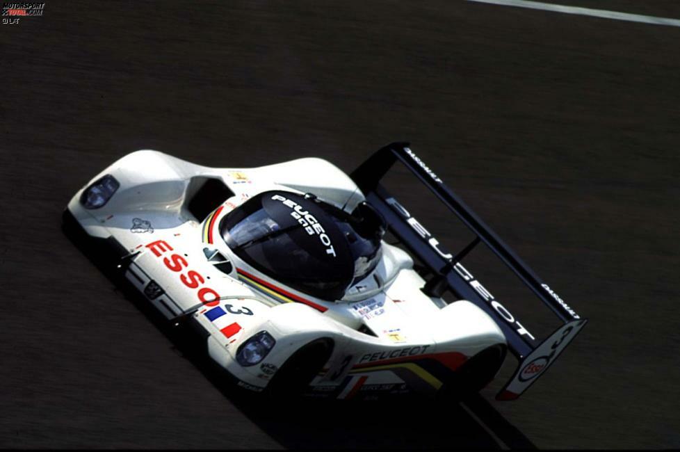 Auch die Landsleute von Peugeot waren dreimal in Le Mans erfolgreich. Der letzte Sieg liegt noch nicht allzu weit zurück: 2009 holten Brabham/Wurz/Gene die Krone im Kampf gegen Audi. Für Peugeot endete damit eine Durststrecke von 16 Jahren. 1992 und 1993 (Foto) hatten die damaligen Peugeot 905 blitzsaubere Rennen absolviert. Damals am Kommandostand der Franzosen: der heutige FIA-Präsident Jean Todt, der nach den Le-Mans-Triumphen Ferrari in der Formel 1 nach vorn brachte.