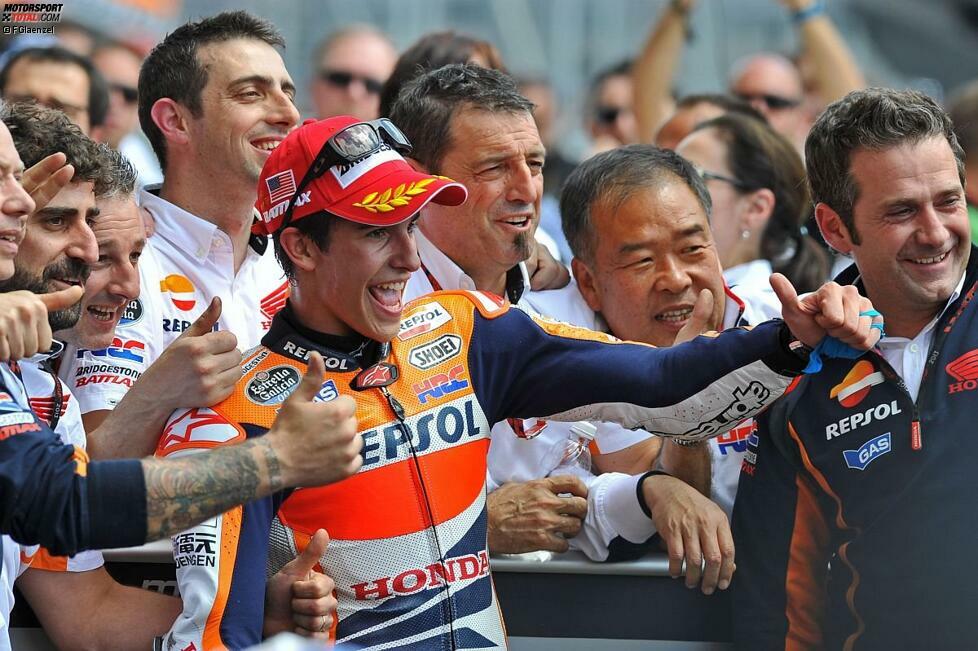 HRC-Vizepräsident Shuhei Nakamoto, der in der Saison 2012 die Verpflichtung von Marquez lange dementierte, freute sich mit dem Ausnahmetalent über den ersten Saisonsieg eines Honda-Piloten