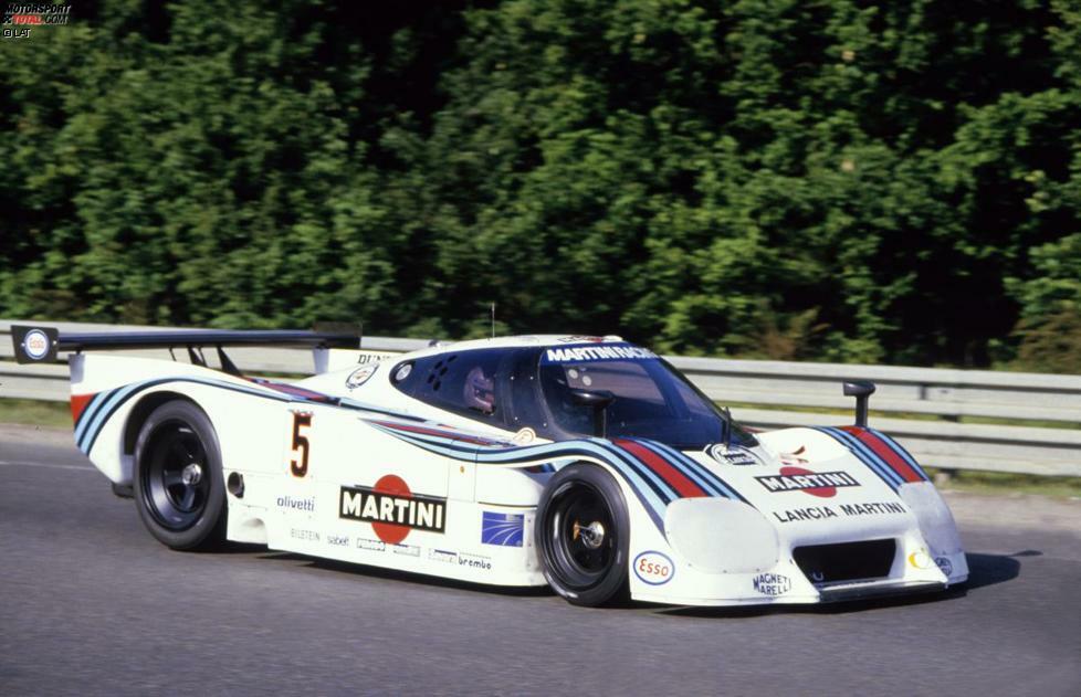 Dabei ging Martini in der Sportwagenszene fremd: Der Lancia LC2, ein Gruppe-C-Fahrzeug, bekam das traditionelle Design verpasst und raste Anfang bis Mitte der achtziger Jahre zu drei Siegen in der Sportwagen-WM. Am Steuer: Michele Alboreto, Riccardo Patrese, Teo Fabi, Alessandro Nannini und viele mehr.