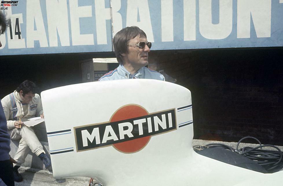 Der Mann hinter dem Deal ist bis heute für seine Geschäftstüchtigkeit bekannt: Bernie Ecclestone stand damals bei Brabham in der Verantwortung und sorgte dafür, dass auch der Deutsche Rolf Stommelen seinen Einsatz in der fahrenden Wermutflasche bekam.