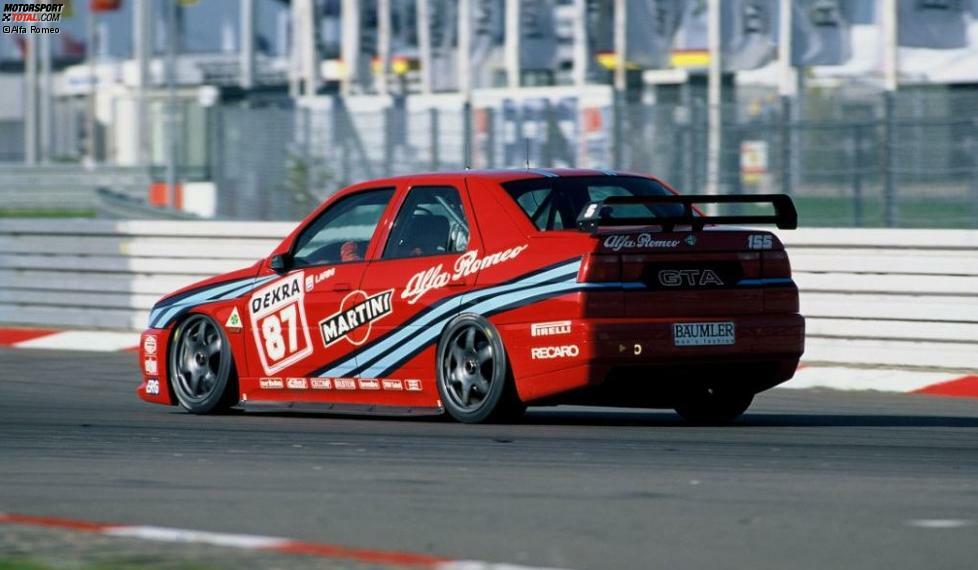 Auch in der DTM hinterließ Martini seine Spuren, schließlich sponsorte das Unternehmen das Werksengagement von Alfa Romeo. Die Italiener, die ebenfalls zum FIAT-Konzern gehören, sind damit nach Lotus, Porsche, Lancia und Ford die fünfte Marke mit den blau-roten Logos.
