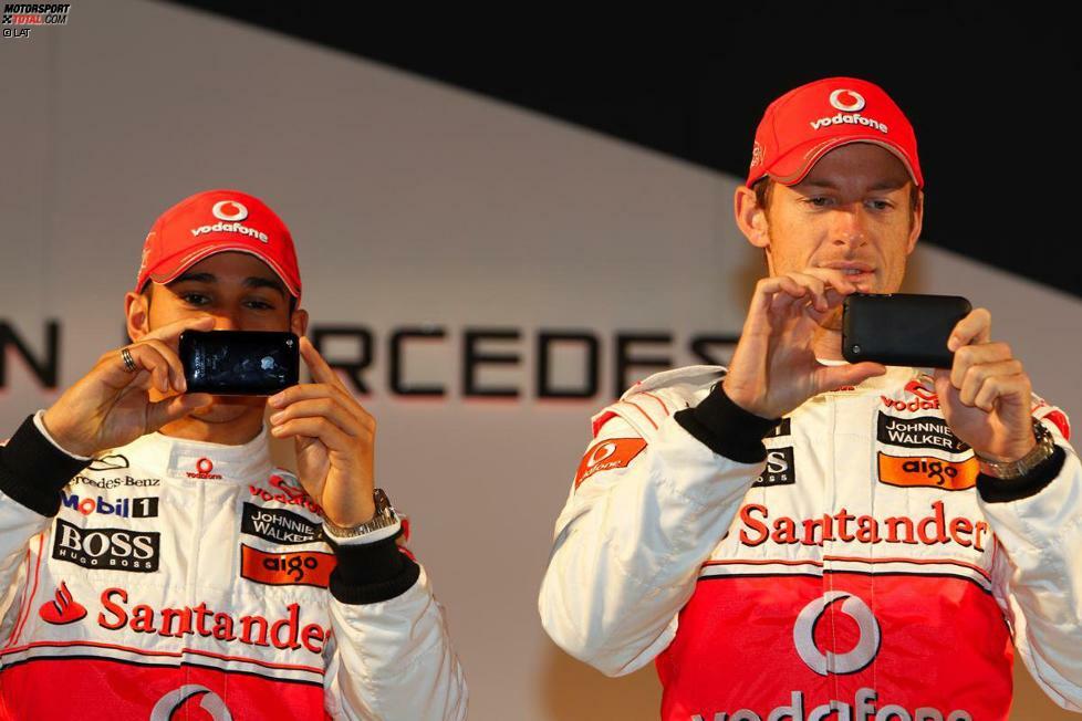 Weiterhin mit von der Partie: Handy-Sponsor Vodafone. Die begleitenden Internet-Werbespots mit Lewis Hamilton und Jenson Button erlangen Kultstatus.