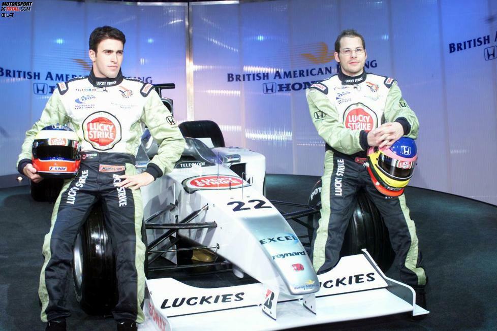 2000: Nachdem das BAR-Team 1999 noch mit schrillen Farben und hohen Zielen aufgefallen war, setzt man im neuen Jahrtausend auf Zurückhaltung in den Worten und im Design. Mit dem BAR 002 werden Zonta und Villeneuve immerhin Fünfte.