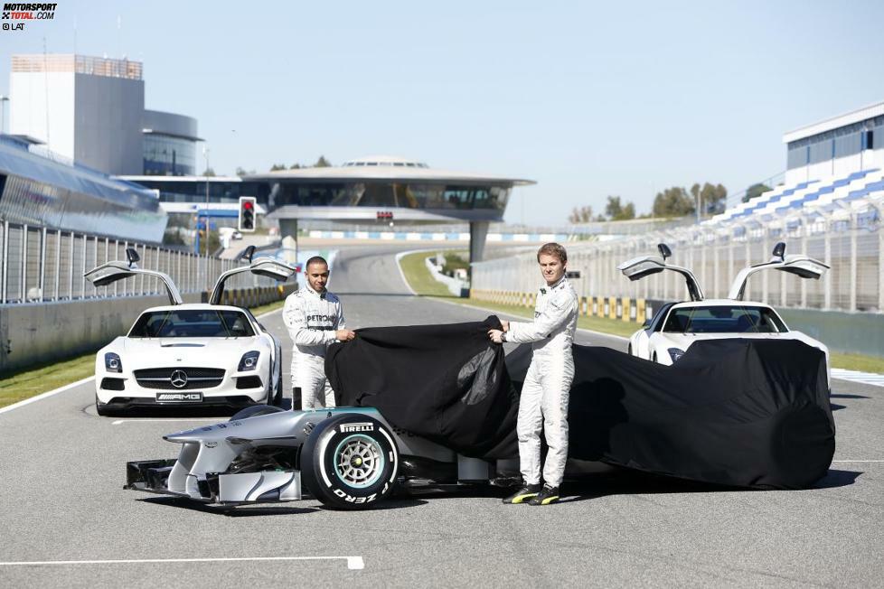 2013: Tuch wegziehen ist auch im Jahr darauf Mode: Auf der Rennstrecke von Jerez enthüllen Rosberg und der neue Teamkollege Lewis Hamilton den Boliden schlicht und machen sich an die Testarbeit. Am Ende stehen drei Saisonsiege und WM-Rang zwei zu Buche.