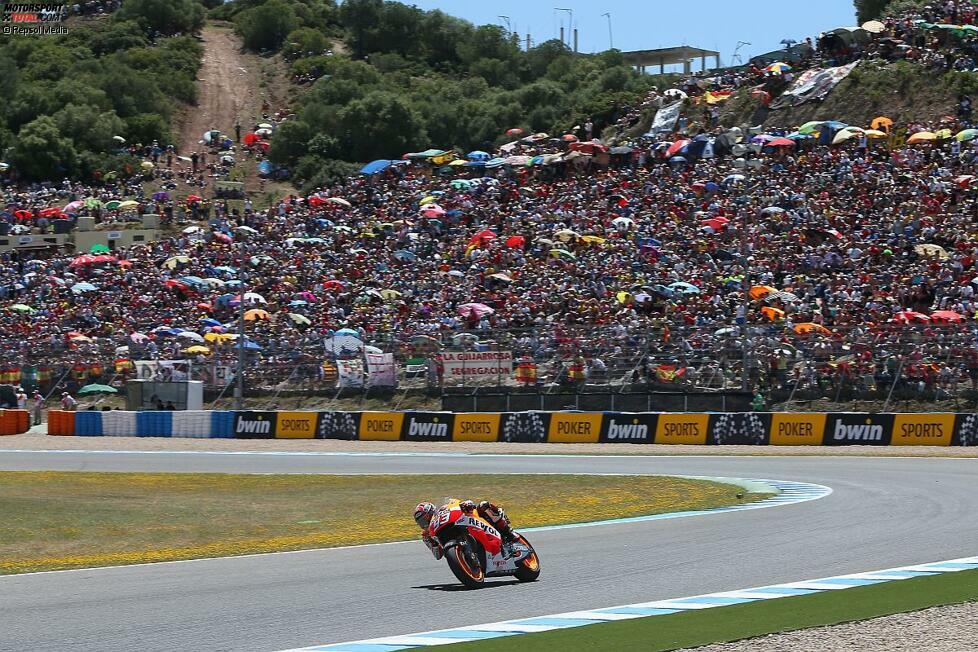 Ungefährdeter Sieg vor den heimischen Fans: Marquez fährt auch in Jerez einem kontrollierten Sieg entgegen und schockiert die Konkurrenz erneut. Bisher war Jerez kein besonders gutes Pflaster für den Spanier. Es sollte sein erster Grand-Prix-Sieg auf dem winkligen Kurs sein.