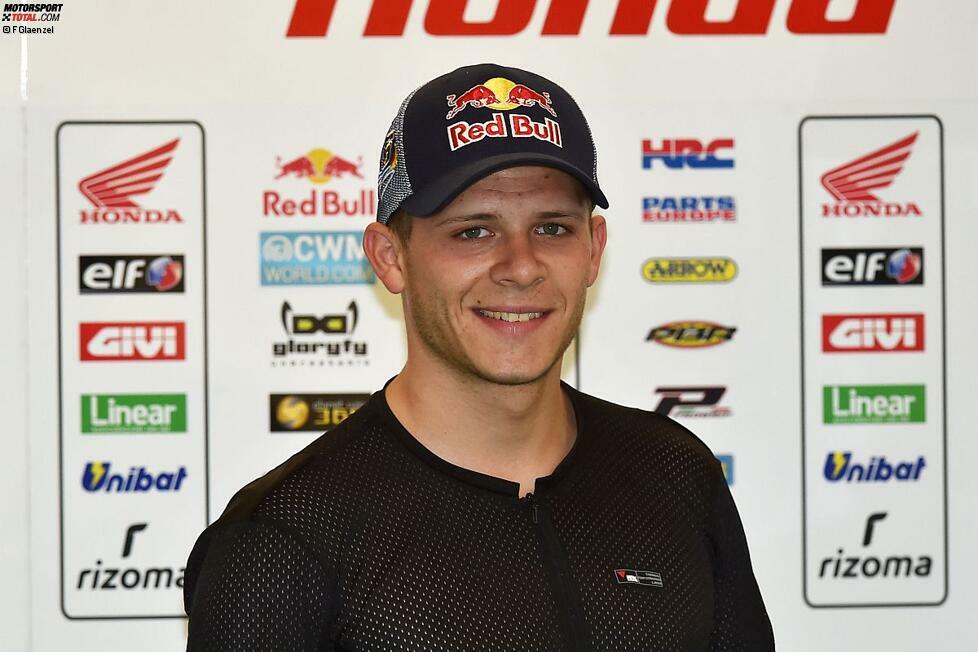 Während sich die Gegner auf der Strecke einen spannenden Kampf liefern, muss Bradl das Geschehen aus der LCR-Box beobachten. Ducati-Pilot Cal Crutchlow stürzt. Bradl wurde von der umherrutschenden Desmosedici getroffen und stürzt unverschuldet.