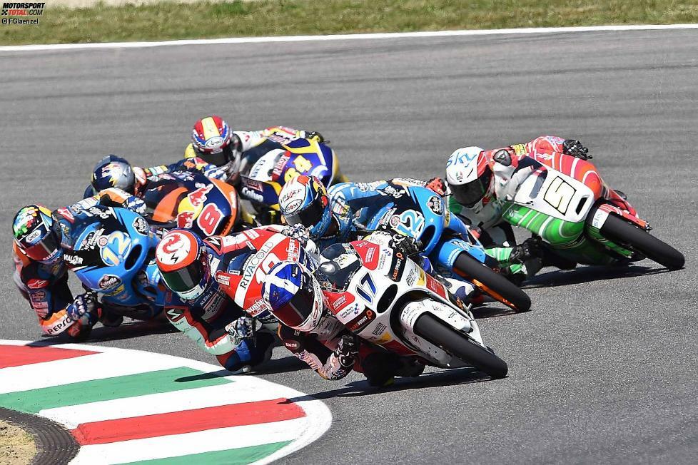 Doch bevor die MotoGP-Piloten das sechste Rennen der Saison bestreiten, sehen die Fans ein unterhaltsames Moto3-Rennen, bei dem sich Romano Fenati mit seiner KTM gegen Markenkollege Isaac Vinales durchsetzt. Vinales und Alex Rins überqueren zeitgleich die Ziellinie.