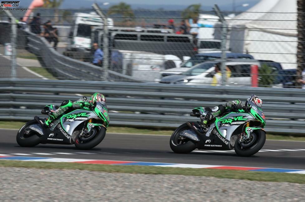 Spannend geht es bis zur Ziellinie im Duell der Aspar-Teamkollegen um Rang zehn zu: Hiroshi Aoyama besiegt Nicky Hayden noch in der letzten Kurve und fährt mit einem Wheelie über die Ziellinie. 