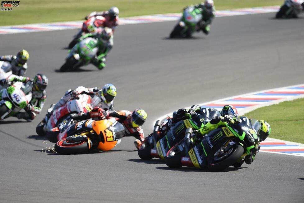 Auch für Aleix Espargaro (41) gestaltet sich das Rennen nicht nach Wunsch: Schon in der zweiten Runde rutschte er über das Vorderrad weg. Espargaro startet eine Aufholjagd und holt als 15. immerhin noch einen WM-Punkt.