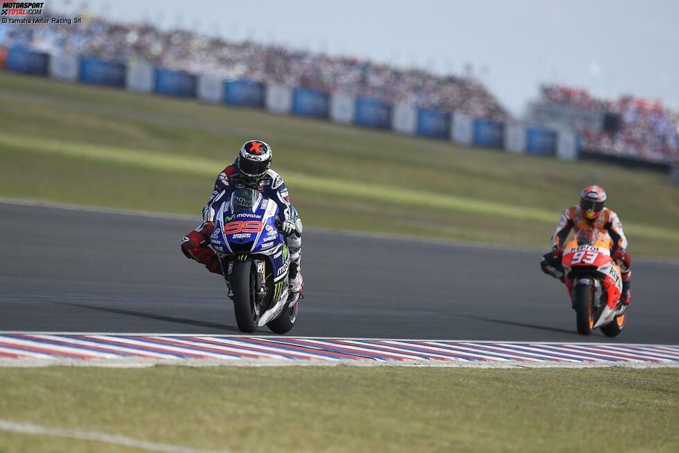 Jorge Lorenzo führt das Rennen bis neun Runden vor Schluss an. Dann muss er sich aber Marc Marquez beugen, der problemlos überholt und davonzieht.