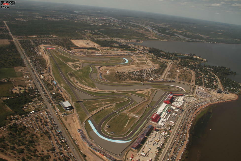 Schauplatz war zum ersten Mal der Termas de Rio Hondo Kurs im Nordwesten des Landes. Der 4,8 Kilometer lange Kurs wurde im Jahr 2008 gebaut und im Vorjahr modifiziert. Die letzten Arbeiten wurden erst knapp vor dem MotoGP-Gastspiel fertig. Es gibt fünf Links- und neun Rechtskurven. Die längste Gerade beträgt genau 1.076 Meter.