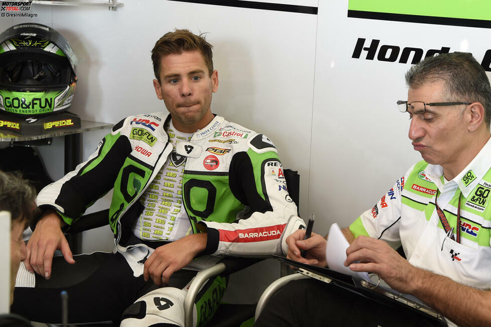 Nicht dabei ist Alvaro Bautista: Schon in der ersten Kurve stürzt der Spanier von seiner Gresini-Honda. Es ist der dritte Crash im dritten Rennen. Mit Tränen in den Augen kehrt Bautista an die Box zurück. Auch Danilo Petrucci stürzt schon in der ersten Kurve.