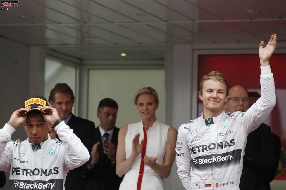 Rosberg gewinnt am Ende verdient vor Hamilton, Ricciardo und Alonso. In der Fürstenloge lässt die Gestik und Mimik tief blicken, wie es um den Seelenfrieden der einzelnen Akteure bestellt ist: Rosberg jubelt über einen psychologisch ganz wichtigen Sieg - während Hamilton mindestens genauso bedröppelt dreinschaut wie die unglückliche Fürstin Charlene.