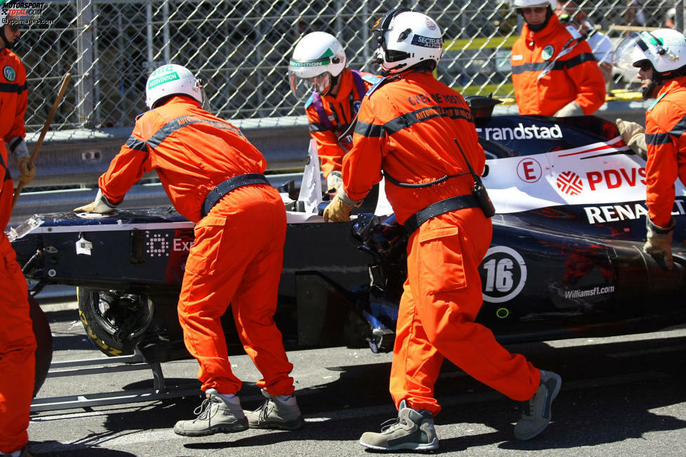 In Runde 46 sorgt Maldonado für eine Unterbrechung des Rennens. Der Venezolaner ist allerdings mehr oder weniger unschuldig, Max Chilton (Marussia) hatte seinen Williams in die Leitplanke gedrängt. Anschließend muss die beschädigte Streckenbegrenzung repariert werden.