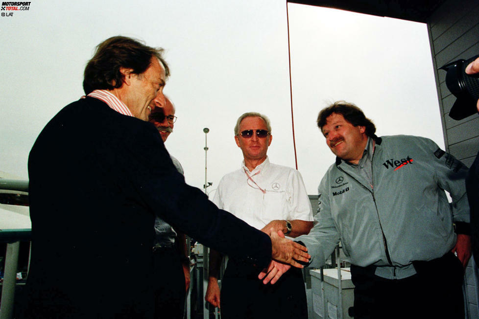 Auch 1998 hielt Ferrari das Rennen um den Titel bis zum letzten Saisonrennen offen. Schumacher musste auf Mika Häkkinen Punkte gutmachen, doch ein verursachter Startabbruch ließ den Kerpener vom Ende des Feldes starten. Die brillante Aufholjagd endete schließlich mit einem Reifenschaden. Di Montezemolo blieb wieder nichts anderes übrig, als den Gegnern von McLaren zu gratulieren.