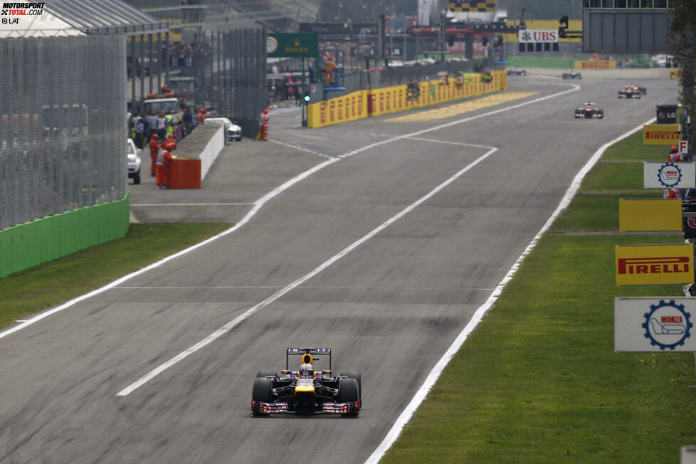 Das mit Alonsos Aufholjagd klappt nicht wie erhofft: Vettel setzt sich sukzessive ab, hat nach 16 Runden schon 6,4 Sekunden Vorsprung.