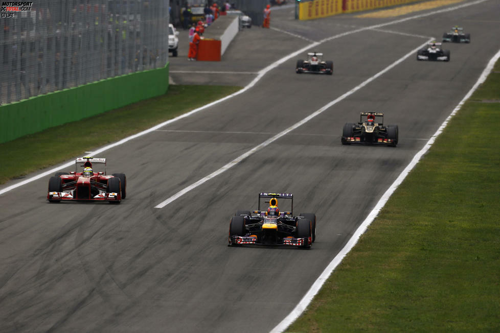 Sieger der ersten Boxenstopp-Serie: Räikkönen geht nach seiner Startkarambolage mit frischen Reifen ein Höllentempo und liegt plötzlich - noch vor Hülkenberg - direkt hinter Webber, als die Führenden auch an die Box müssen.