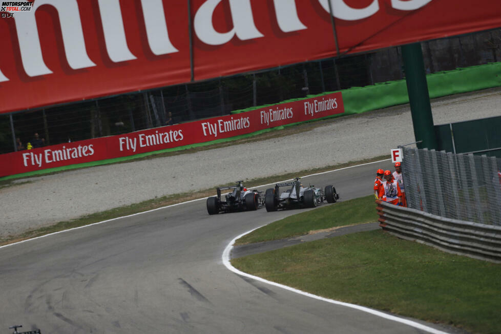 Wenig später schnappt sich Hamilton auch Hülkenberg.