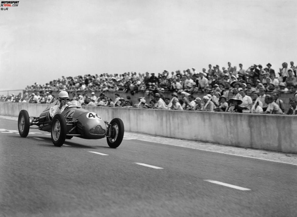 1949 (Foto) und 1950 gewinnt Moss auf HWM zweimal in Folge den Titel in der nächsthöheren Klasse, der Britischen Formel 2