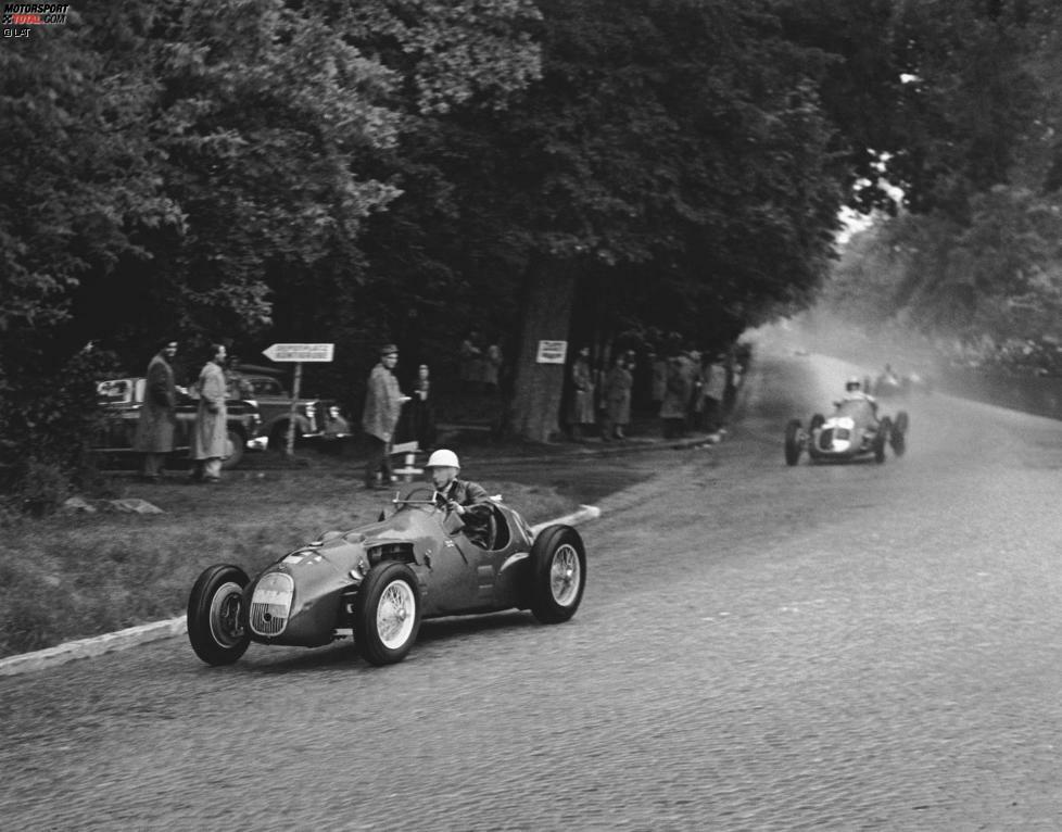 Sein Formel-1-Debüt gibt Moss beim verregneten Grand Prix der Schweiz 1951 in Bremgarten. Am Steuer eines HWM-Alta sieht er als Achter auf Anhieb die Zielflagge