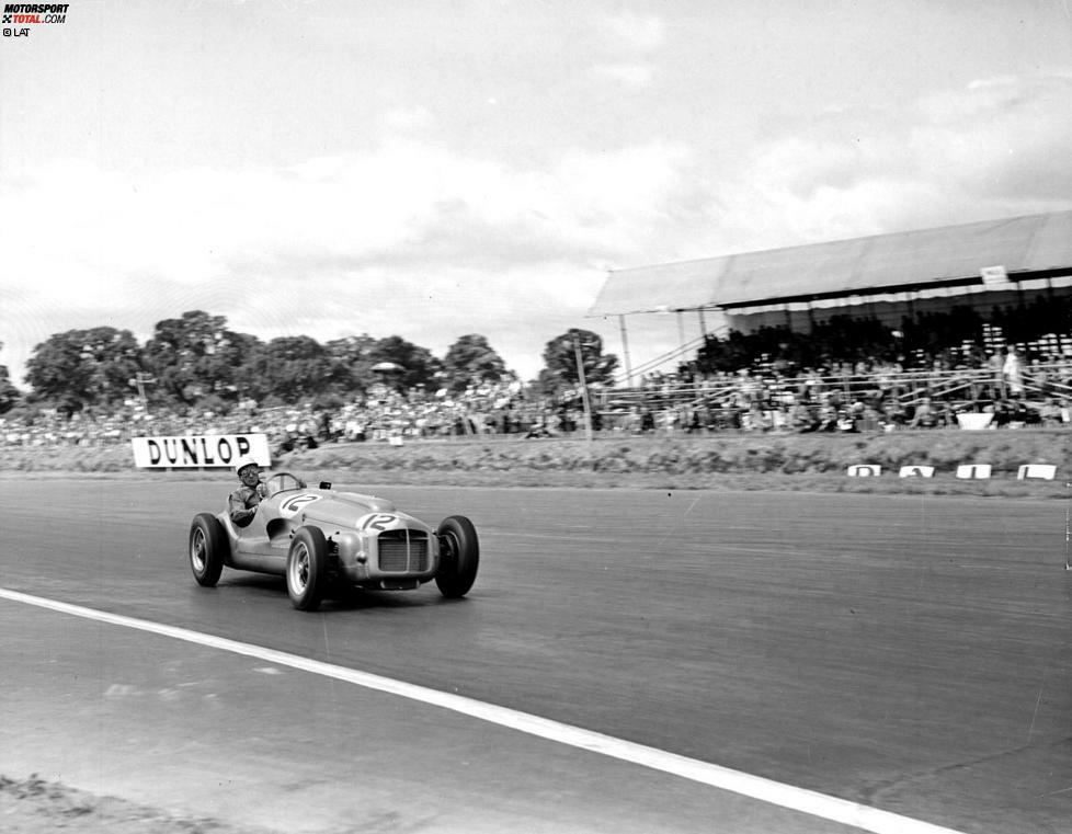 1952 startet Moss zunächst mit einem HWM-Alta, anschließend mit einem ERA-Bristol (Foto: Silverstone), bevor er schließlich in einen Connaught-Lea-Francis umsteigt. Ins Ziel kommt Moss in jenem Jahr allerdings nie 