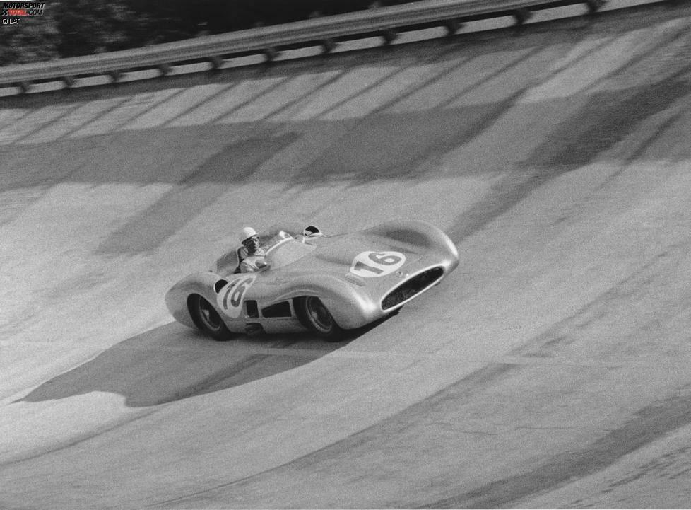 Das Saisonfinale 1955 in Monza bestreitet Mercedes mit der Stromlinien-Version des W196. Moss fällt aus, während Teamkollege Fangio gewinnt. Der Argentinier wird Weltmeister, dem Briten bleibt der Vizetitel