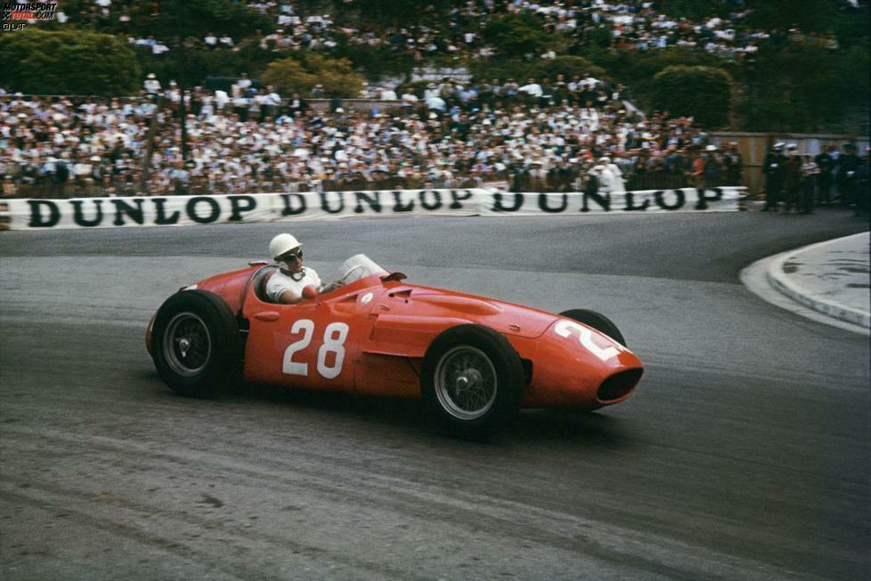 Weil sich Mercedes infolge der Le-Mans-Katastrophe von 1955 (vorübergehend) aus dem Rennsport zurückzieht, fährt Moss 1956 für Maserati. Er gewinnt in Monte Carlo (Foto) und in Monza. Am Saisonende fehlen ihm drei Punkte auf den zu Ferrari gewechselten Fangio, der erneut Weltmeister wird