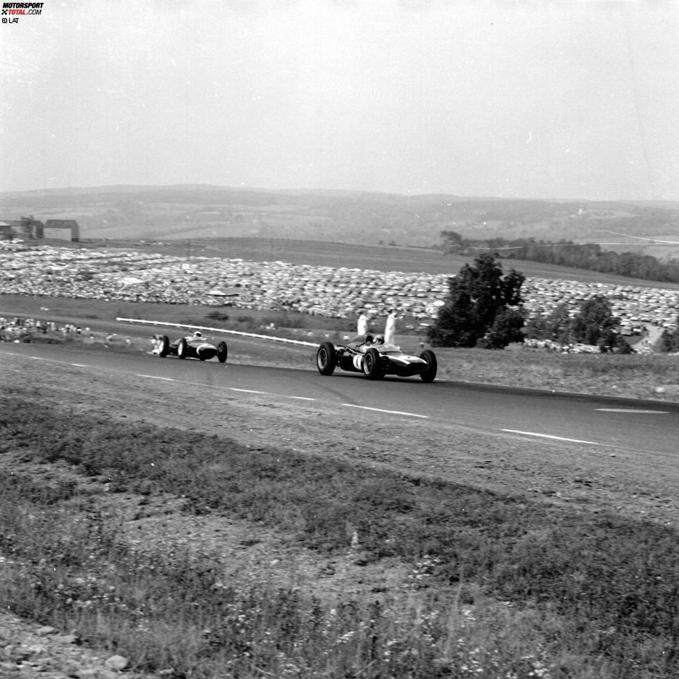 Am Saisonende 1961 ist Moss nach einem Ausfall beim Saisonfinale in Watkins Glen (Foto) erneut WM-Dritter. Diesmal sind es die Ferrari-Piloten Phil Hill und Wolfgang Graf Berghe von Trips, die mehr WM-Punkte gesammelt haben. Von Trips jedoch lässt beim Grand Prix von Monza in Italien sein Leben